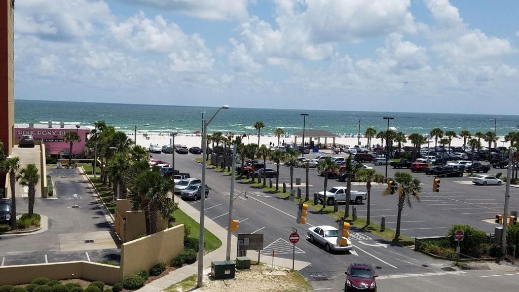 Budget Friendly Condo Perfect For A Romantic Getaway Within Walking Distance To The Beach! Gulf Shores Dış mekan fotoğraf
