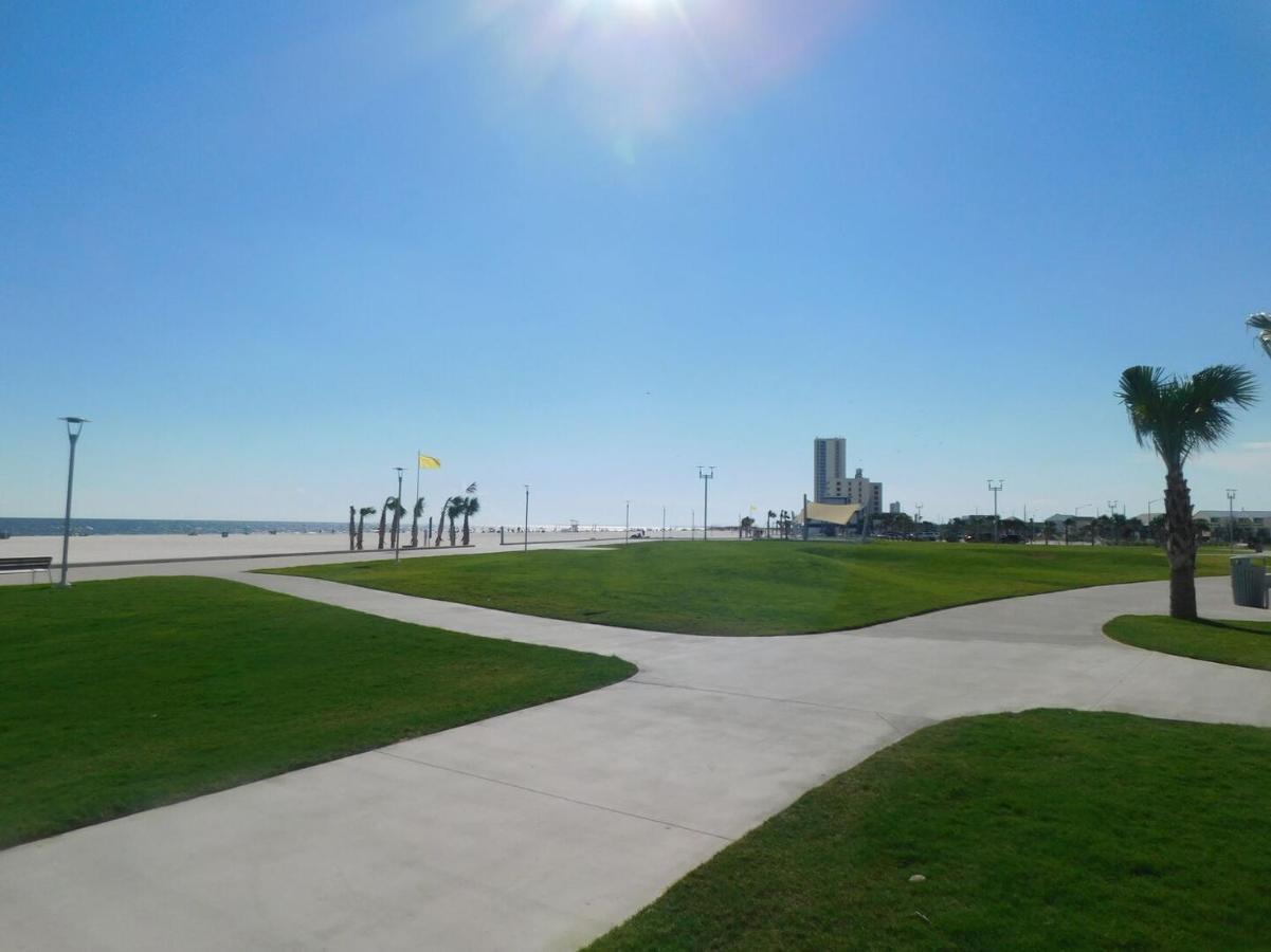 Budget Friendly Condo Perfect For A Romantic Getaway Within Walking Distance To The Beach! Gulf Shores Dış mekan fotoğraf