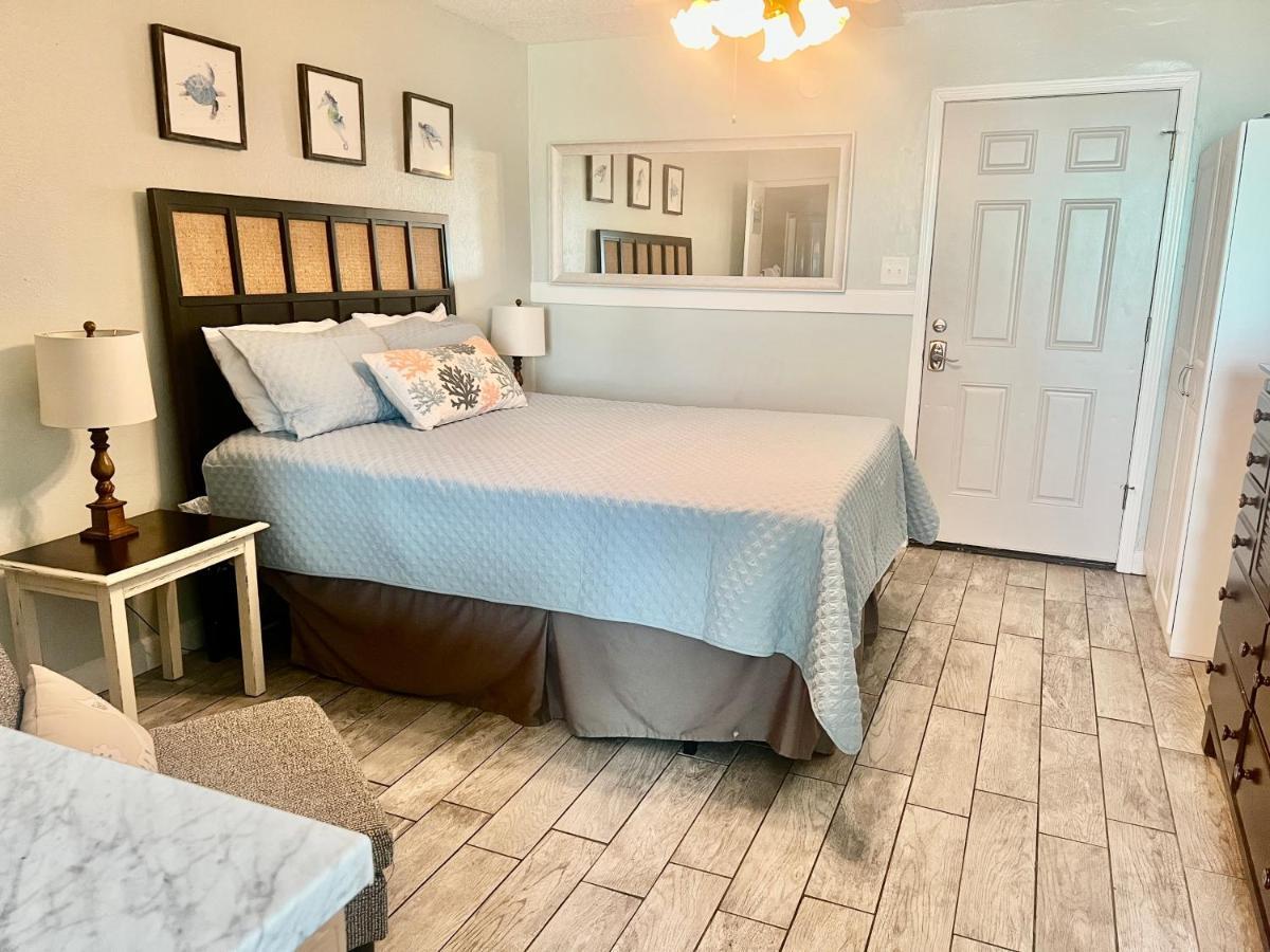 Budget Friendly Condo Perfect For A Romantic Getaway Within Walking Distance To The Beach! Gulf Shores Dış mekan fotoğraf