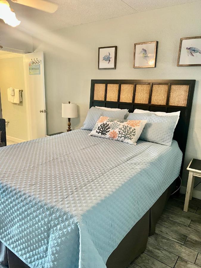 Budget Friendly Condo Perfect For A Romantic Getaway Within Walking Distance To The Beach! Gulf Shores Dış mekan fotoğraf